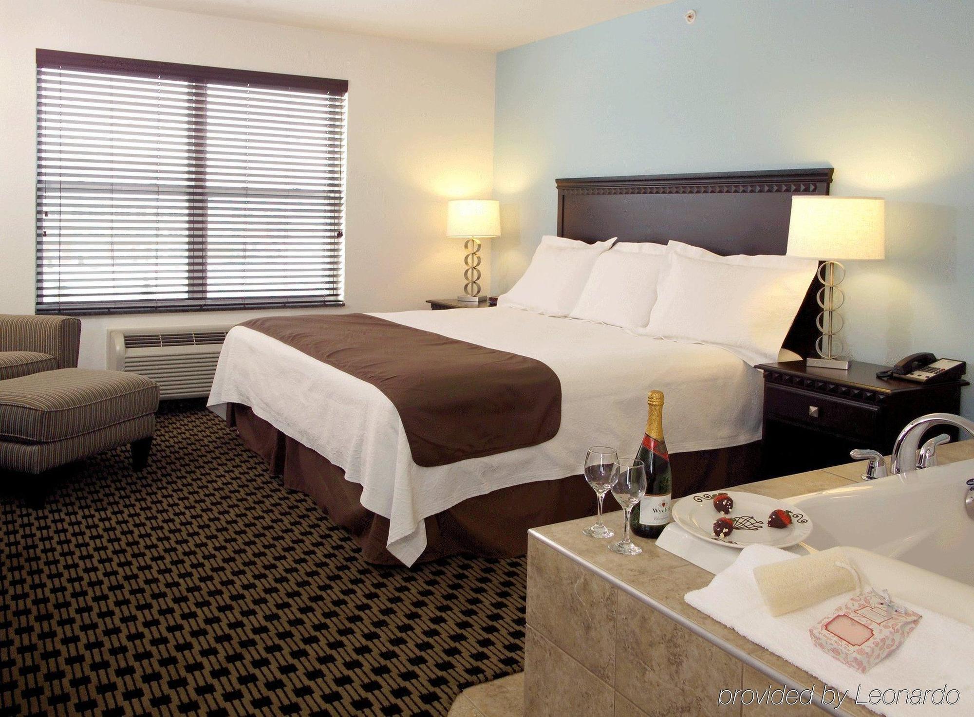 Holiday Inn Express & Suites - Green Bay East By Ihg Exterior foto